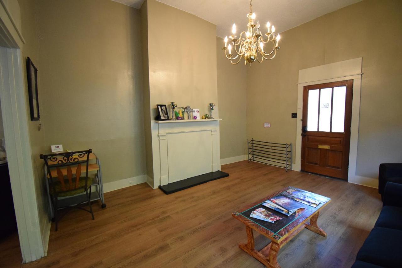 Cajun Hostel Downtown Лафайет Екстериор снимка