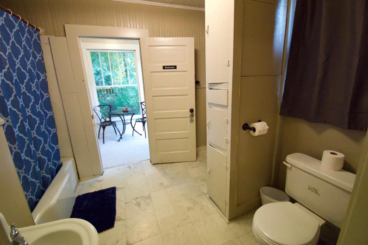 Cajun Hostel Downtown Лафайет Екстериор снимка