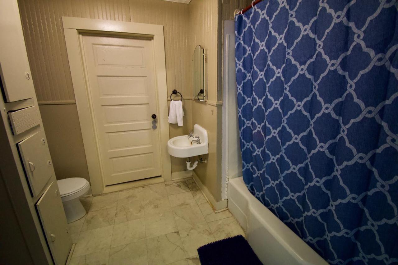 Cajun Hostel Downtown Лафайет Екстериор снимка