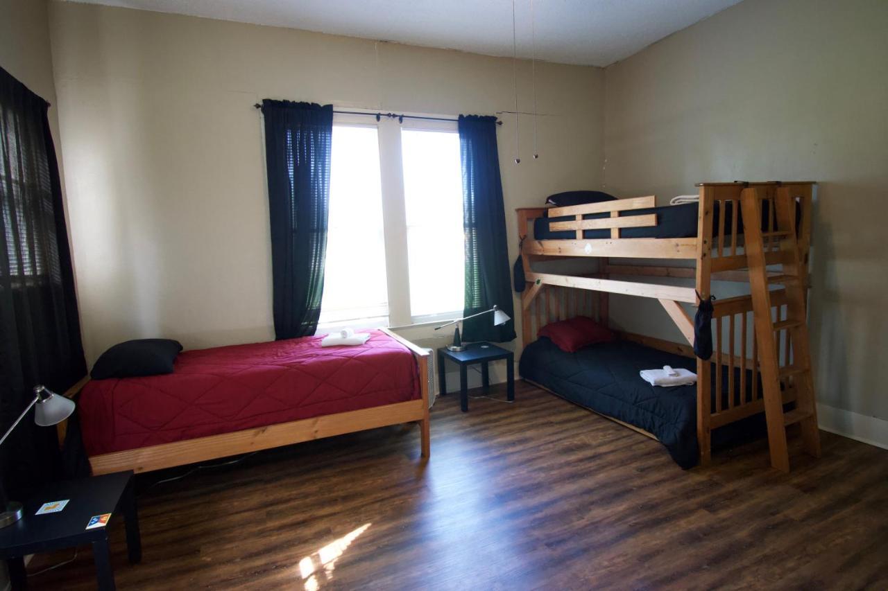 Cajun Hostel Downtown Лафайет Екстериор снимка